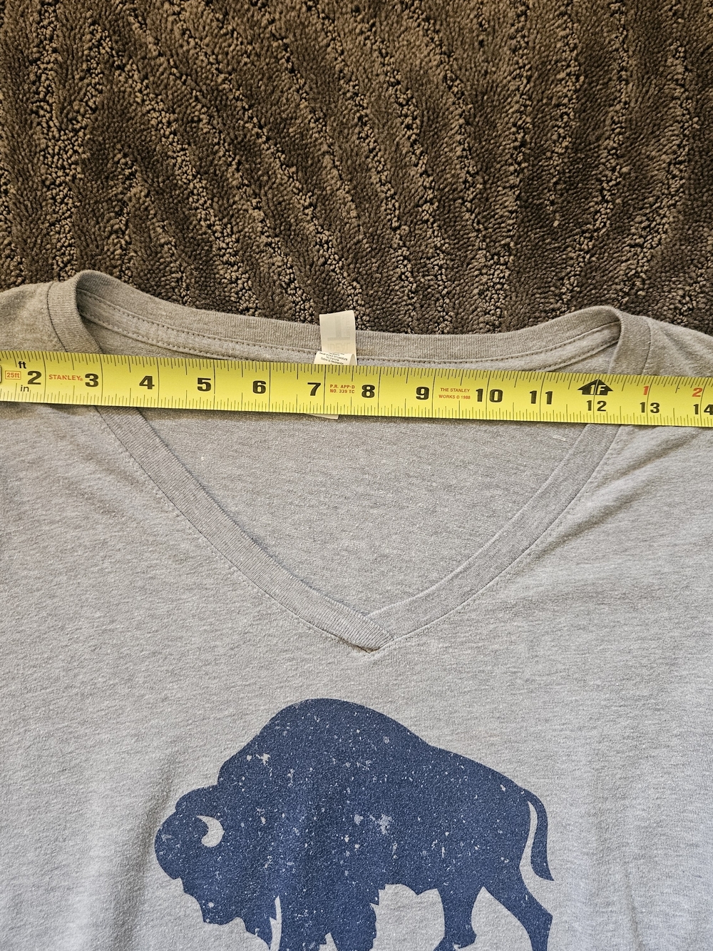 Buffalo New York Graphic V-Neck Tee - Light Gray/Blue, Womens Small - Picture 8 of 10